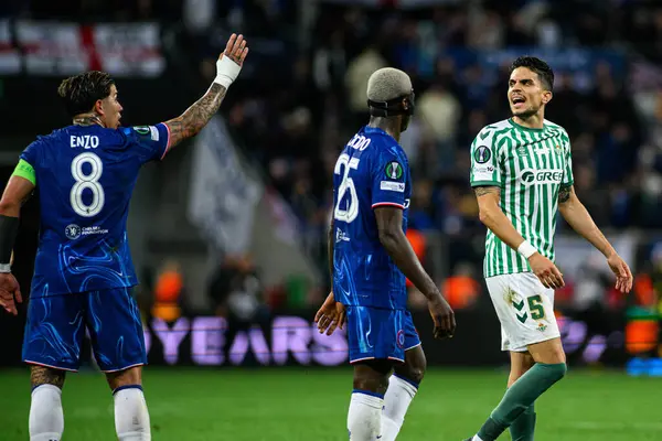 WROCLAW, POLAND - 28 Mayıs 2025: Enzo Fernandez, Moises Caicedo, Marc Bartra - UEFA Avrupa Konferans Ligi Real Betis Chelsea FC 'ye karşı Wroclaw Stadyumu' nda oynanan final maçı.