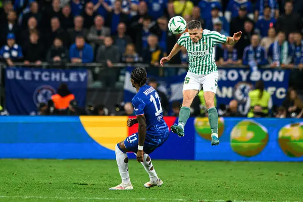 WROCLAW, POLAND - 28 Mayıs 2025: Noni Madueke, Marc Bartra - UEFA Avrupa Konferans Ligi Real Betis-Chelsea FC maçı Wroclaw Stadyumu 'nda.