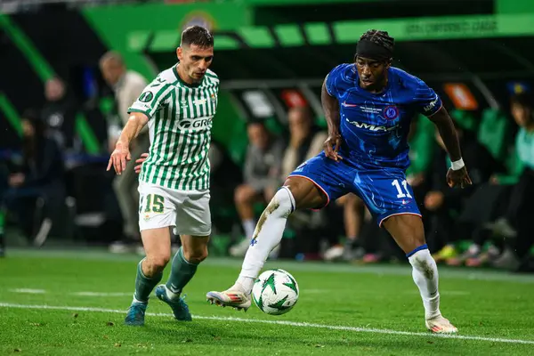 WROCLAW, POLAND - 28 Mayıs 2025: Noni Madueke, Romain Perraud - UEFA Avrupa Konferans Ligi Real Betis Chelsea FC 'ye karşı Wroclaw Stadyumu' nda final maçı.
