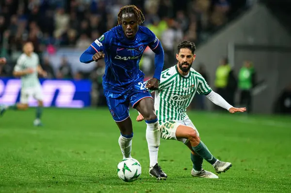 WROCLAW, POLAND - 28 Mayıs 2025: Trevoh Chalobah, Isco - UEFA Avrupa Konferans Ligi Real Betis Chelsea FC 'ye karşı Wroclaw Stadyumu' nda oynanan final maçı.