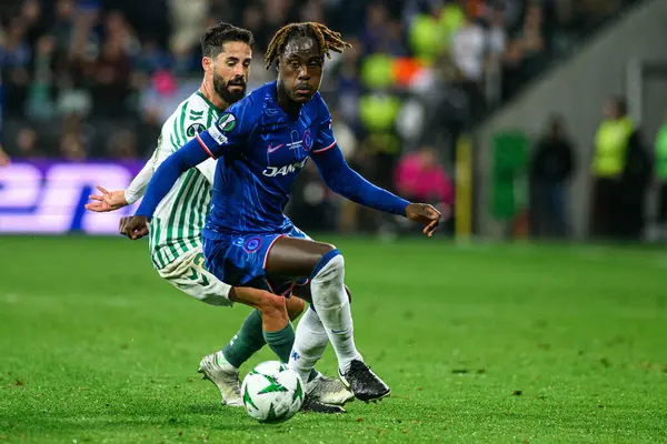 WROCLAW, POLAND - 28 Mayıs 2025: Trevoh Chalobah, Isco - UEFA Avrupa Konferans Ligi Real Betis Chelsea FC 'ye karşı Wroclaw Stadyumu' nda oynanan final maçı.