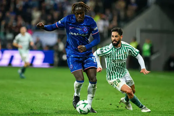 WROCLAW, POLAND - 28 Mayıs 2025: Trevoh Chalobah, Isco - UEFA Avrupa Konferans Ligi Real Betis Chelsea FC 'ye karşı Wroclaw Stadyumu' nda oynanan final maçı.