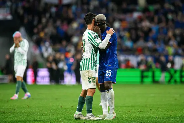 WROCLAW, POLAND - 28 Mayıs 2025: Moises Caicedo, Isco - UEFA Avrupa Konferans Ligi Real Betis-Chelsea FC maçı Wroclaw Stadyumu 'nda.