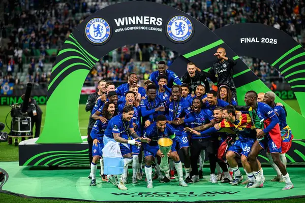 WROCLAW, POLAND - 28 Mayıs 2025: Kupalı oyuncular, kutlamalar, kazananlar - UEFA Avrupa Konferans Ligi Real Betis Chelsea FC 'ye karşı Wroclaw Stadyumu' nda oynanan final maçı.