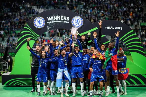 WROCLAW, POLAND - 28 Mayıs 2025: Kupalı oyuncular, kutlamalar, kazananlar - UEFA Avrupa Konferans Ligi Real Betis Chelsea FC 'ye karşı Wroclaw Stadyumu' nda oynanan final maçı.