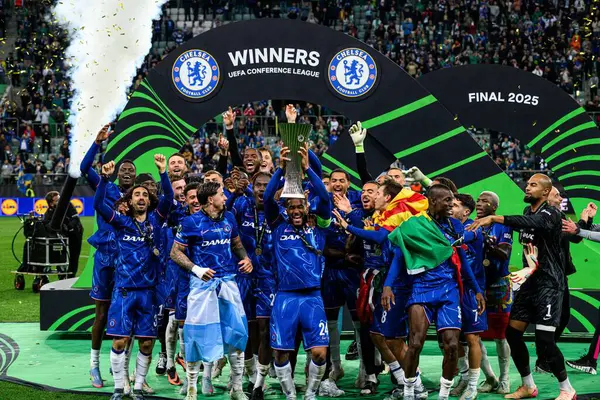 WROCLAW, POLAND - 28 Mayıs 2025: Kupalı oyuncular, kutlamalar, kazananlar - UEFA Avrupa Konferans Ligi Real Betis Chelsea FC 'ye karşı Wroclaw Stadyumu' nda oynanan final maçı.
