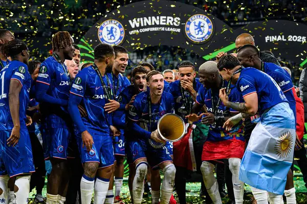 WROCLAW, POLAND - 28 Mayıs 2025: Cole Palmer, takım kutlamaları - UEFA Avrupa Konferans Ligi Real Betis Chelsea FC 'ye karşı Wroclaw Stadyumu.