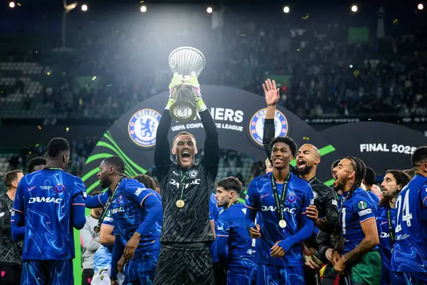 WROCLAW, POLAND - 28 Mayıs 2025: Filip Jorgensen, takım kutlamaları - UEFA Avrupa Konferans Ligi Real Betis Chelsea FC 'ye karşı Wroclaw Stadyumu' nda final maçı.