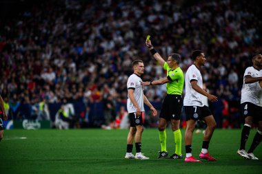 MUNİH, GERMANY - 4 Haziran 2025: Slavko Vinciç, Florian Wirtz, sarı kart - Yarı final maçı UEFA Uluslar Ligi 2025 Almanya Allianz Arena 'da Portekiz' e karşı. 