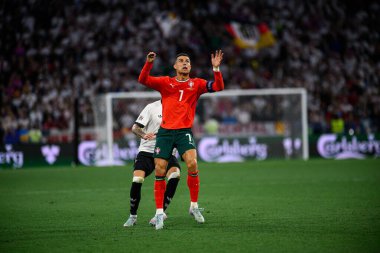 MUNICH, GERMANY - 4 Haziran 2025: Robin Koch, Cristiano Ronaldo - UEFA Uluslar Ligi 2025 Almanya - Allianz Arena 'da Portekiz' e karşı. 