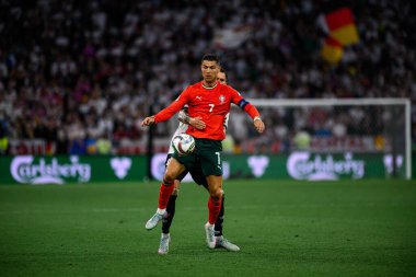 MUNICH, GERMANY - 4 Haziran 2025: Robin Koch, Cristiano Ronaldo - UEFA Uluslar Ligi 2025 Almanya - Allianz Arena 'da Portekiz' e karşı. 