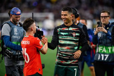 MUNICH, GERMANY - 4 Haziran 2025: Francisco Conceicao, Cristiano Ronaldo - UEFA Uluslar Ligi 2025 Almanya - Allianz Arena 'da Portekiz' e karşı. 