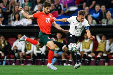 MUNİH, GERMANY - 4 Haziran 2025: Joshua Kimmich, Pedro Neto - UEFA Uluslar Ligi 2025 Almanya - Allianz Arena 'da Portekiz' e karşı. 