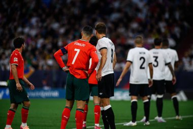 MUNICH, GERMANY - 4 Haziran 2025: Cristiano Ronaldo, Leon Goretzka - UEFA Uluslar Ligi 2025 Almanya - Allianz Arena 'da Portekiz' e karşı. 