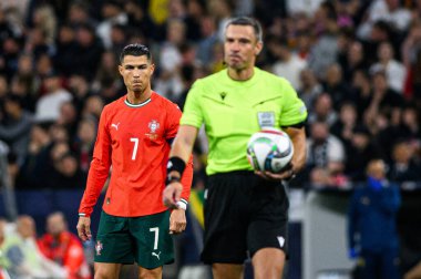 MUNİH, GERMANY - 4 Haziran 2025: Slavko Vinciç, Cristiano Ronaldo - UEFA Milletler Ligi 2025 Almanya - Allianz Arena 'da Portekiz' e karşı. 