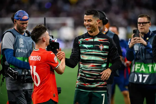 MUNICH, GERMANY - 4 Haziran 2025: Francisco Conceicao, Cristiano Ronaldo - UEFA Uluslar Ligi 2025 Almanya - Allianz Arena 'da Portekiz' e karşı. 