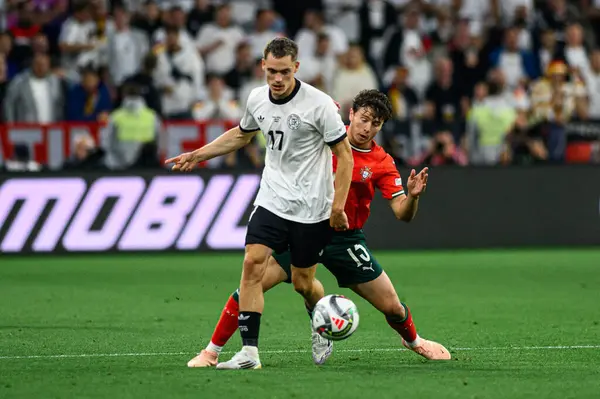 MUNİH, GERMANY - 4 Haziran 2025: Florian Wirtz, Joao Neves - UEFA Uluslar Ligi 2025 Almanya - Allianz Arena 'da Portekiz' e karşı. 