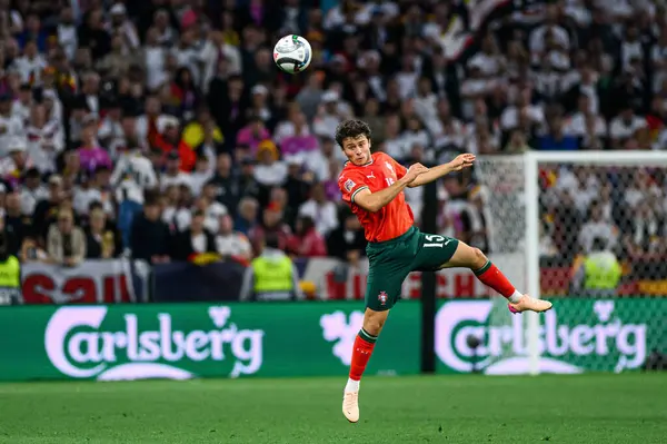MUNİH, GERMANY - 4 Haziran 2025: Joao Neves - UEFA Uluslar Ligi 2025 Almanya - Allianz Arena 'da Portekiz' e karşı. 