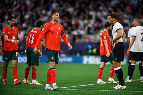 MUNICH, GERMANY - 4 Haziran 2025: Cristiano Ronaldo, Leon Goretzka - UEFA Uluslar Ligi 2025 Almanya - Allianz Arena 'da Portekiz' e karşı. 