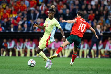 MUNICH, GERMANY - 8 Haziran 2025: Nico Williams, Bernardo Silva - UEFA Uluslar Ligi 2025, Allianz Arena 'da İspanya' ya karşı. 