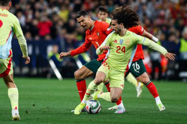 MUNICH, GERMANY - 8 Haziran 2025: Marc Cucurella, Cristiano Ronaldo - UEFA Uluslar Ligi 2025, Allianz Arena 'da İspanya' ya karşı. 