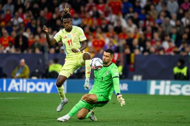 MUNICH, GERMANY - 8 Haziran 2025: Nico Williams, Diogo Costa - UEFA Uluslar Ligi 2025, Allianz Arena 'da İspanya' ya karşı. 