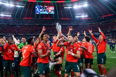 MUNICH, GERMANY - 9 Haziran 2025: Renato Veiga, Diogo Dalot, kazananlar - UEFA Uluslar Ligi 2025 Portekiz - Allianz Arena 'da İspanya' ya karşı. 