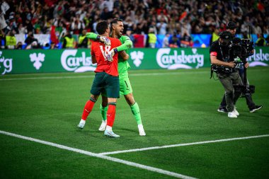 MUNİH, GERMANY - 8 Haziran 2025: Ruben Neves, Diogo Costa - UEFA Uluslar Ligi 2025, Allianz Arena 'da İspanya' ya karşı. 