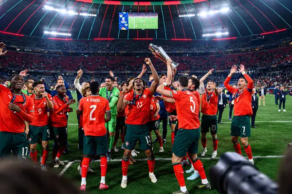 MUNICH, GERMANY - 9 Haziran 2025: Renato Veiga - UEFA Uluslar Ligi 2025, Allianz Arena 'da İspanya' ya karşı. 