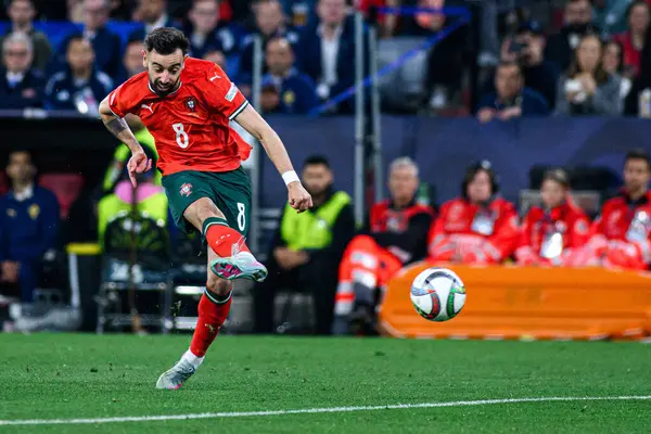 MUNICH, GERMANY - 8 Haziran 2025: Bruno Fernandes - UEFA Milletler Ligi 2025, Allianz Arena 'da İspanya' ya karşı. 