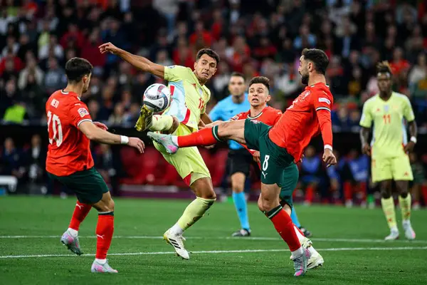 MUNICH, GERMANY - 8 Haziran 2025: Martin Zubimendi, Pedro Neto, Bruno Fernandes, Francisco Conceicao - UEFA Uluslar Ligi 2025, Allianz Arena 'da İspanya' ya karşı. 