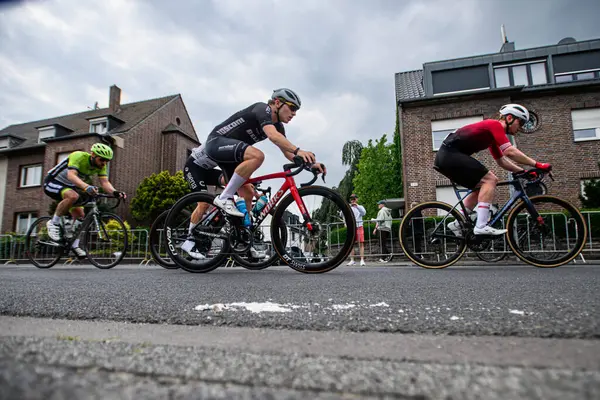 Kolonya, Almanya - 9 Haziran 2025 Köln klasiği. Almanya Şampiyonası ve Avrupa Kupası 2025 Bisiklet Yarışması
