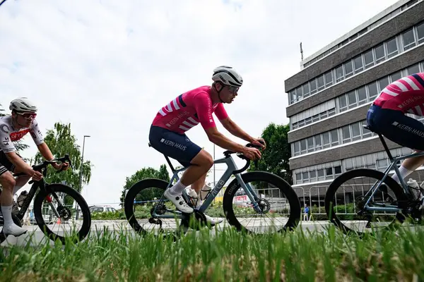 Kolonya, Almanya - 9 Haziran 2025 Köln klasiği. Almanya Şampiyonası ve Avrupa Kupası 2025 Bisiklet Yarışması