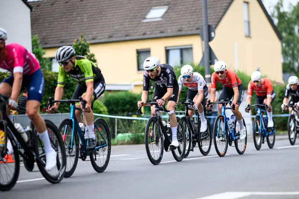 Kolonya, Almanya - 9 Haziran 2025 Köln klasiği. Almanya Şampiyonası ve Avrupa Kupası 2025 Bisiklet Yarışması