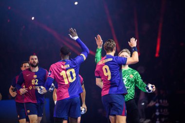 COLOGNE, GERMANY - 14 HAZİRAN 2025: Kamyon İzcisi 24 EHF FINAL4 Barca-SC Magdeburg maçı Lanxess Arena 'da.