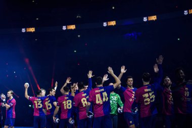 COLOGNE, GERMANY - 14 HAZİRAN 2025: Kamyon İzcisi 24 EHF FINAL4 Barca-SC Magdeburg maçı Lanxess Arena 'da.