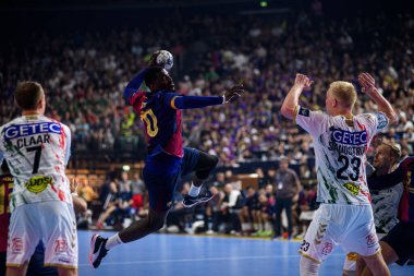 COLOGNE, GERMANY - 14 HAZİRAN 2025: Kamyon İzcisi 24 EHF FINAL4 Barca-SC Magdeburg maçı Lanxess Arena 'da.