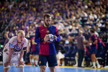 COLOGNE, GERMANY - 14 HAZİRAN 2025: Kamyon İzcisi 24 EHF FINAL4 Barca-SC Magdeburg maçı Lanxess Arena 'da.