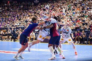 COLOGNE, GERMANY - 14 HAZİRAN 2025: - Kamyon İzcisi 24 EHF FINAL4 Barca-SC Magdeburg maçı Lanxess Arena 'da.