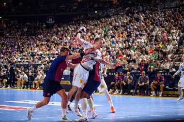 COLOGNE, GERMANY - 14 HAZİRAN 2025: - Kamyon İzcisi 24 EHF FINAL4 Barca-SC Magdeburg maçı Lanxess Arena 'da.