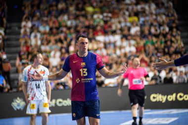 COLOGNE, GERMANY - 14 Haziran 2025: Aitor Arino Bengoechea - Kamyon Öncüsü 24 EHF FINAL4 Barca SC Magdeburg 'a karşı Lanxess Arena.