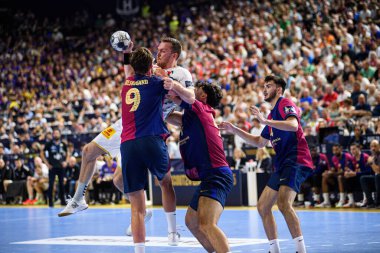 COLOGNE, GERMANY - 14 HAZİRAN 2025: - Kamyon İzcisi 24 EHF FINAL4 Barca-SC Magdeburg maçı Lanxess Arena 'da.