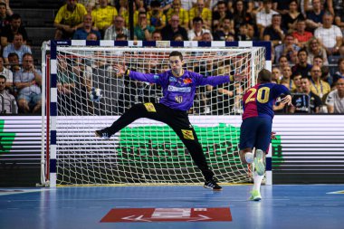 COLOGNE, GERMANY - 14 HAZİRAN 2025: - Kamyon İzcisi 24 EHF FINAL4 Barca-SC Magdeburg maçı Lanxess Arena 'da.