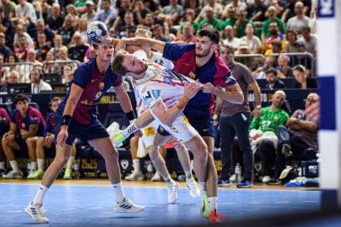COLOGNE, GERMANY - 14 HAZİRAN 2025: - Kamyon İzcisi 24 EHF FINAL4 Barca-SC Magdeburg maçı Lanxess Arena 'da.