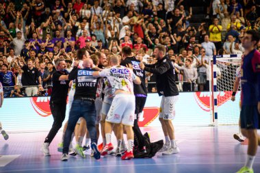 COLOGNE, GERMANY - 14 HAZİRAN 2025: - Kamyon İzcisi 24 EHF FINAL4 Barca-SC Magdeburg maçı Lanxess Arena 'da.
