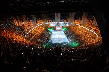 COLOGNE, GERMANY - 14 HAZİRAN 2025: - Kamyon İzcisi 24 EHF FINAL4 Fuchse Berlin 'e karşı Lanxess Arena' da HBC Nantes.
