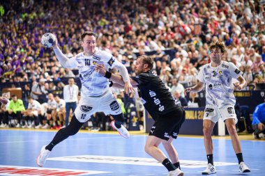 COLOGNE, GERMANY - 14 Haziran 2025: Rok Ovnicek - Kamyon Öncüsü 24 EHF Finali FINAL4 Fuchse Berlin HBC Nantes 'e karşı Lanxess Arena' da.