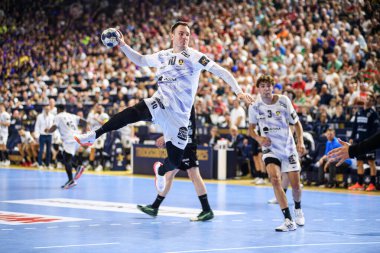 COLOGNE, GERMANY - 14 Haziran 2025: Rok Ovnicek - Kamyon Öncüsü 24 EHF Finali FINAL4 Fuchse Berlin HBC Nantes 'e karşı Lanxess Arena' da.