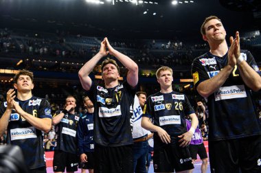 COLOGNE, GERMANY - 14 HAZİRAN 2025: Leo Prantner, Felix Mart - Kamyon Öncüsü 24 EHF Finali FINAL4 Fuchse Berlin, Lanxess Arena 'da HBC Nantes' e karşı.