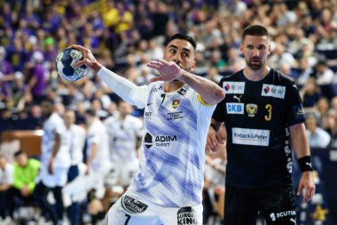 COLOGNE, GERMANY - 14 HAZİRAN 2025: Valero Rivera Folch - Kamyon Öncüsü 24 EHF Finali FINAL4 Fuchse Berlin HBC Nantes 'e karşı Lanxess Arena' da.